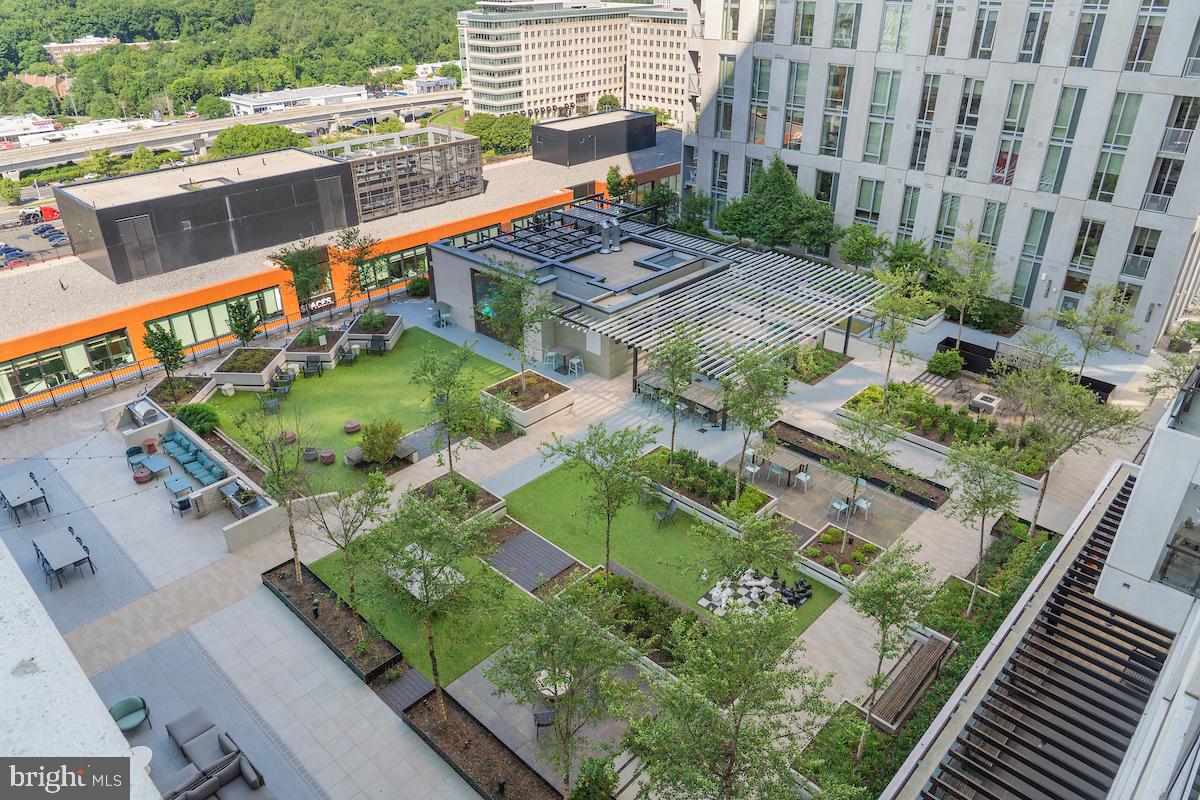 THE BORO TYSONS - Residential