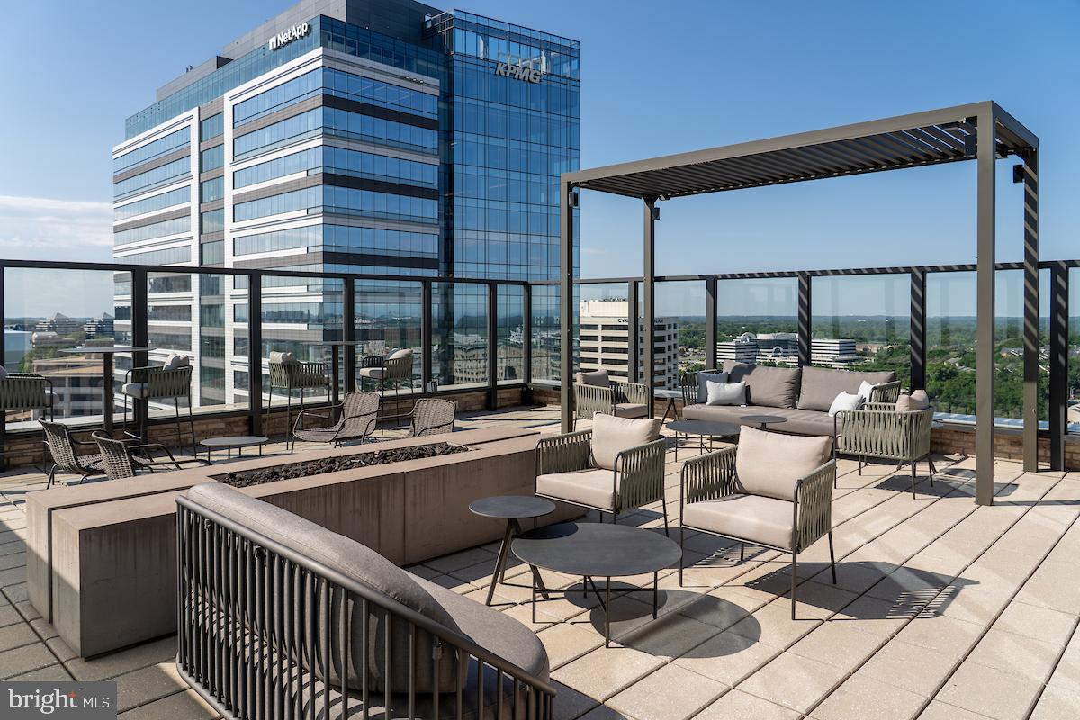 THE BORO TYSONS - Residential