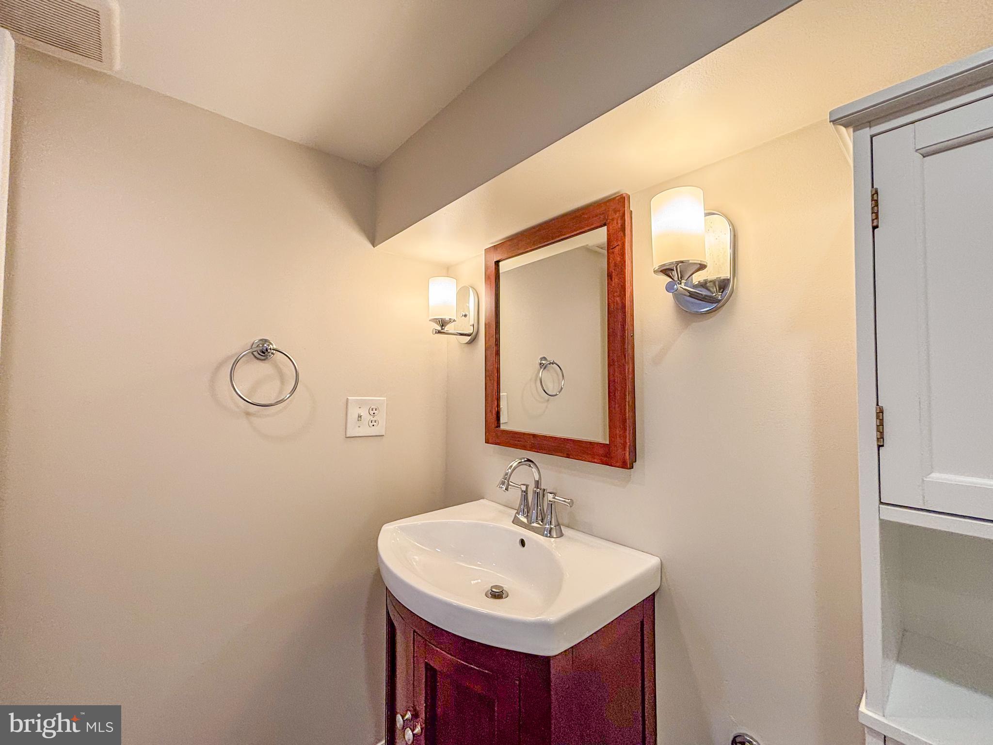 DEL RAY - Residential Lease