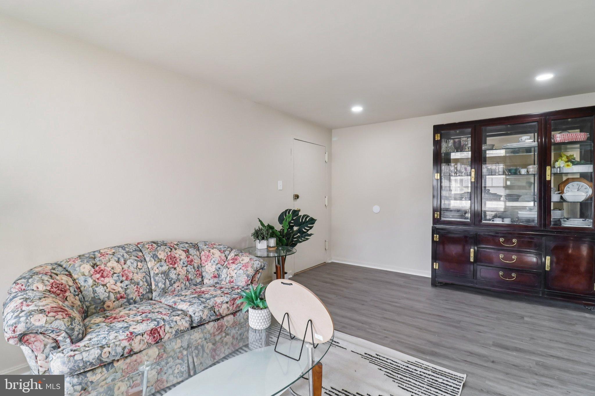 MAYFLOWER SQUARE - Residential