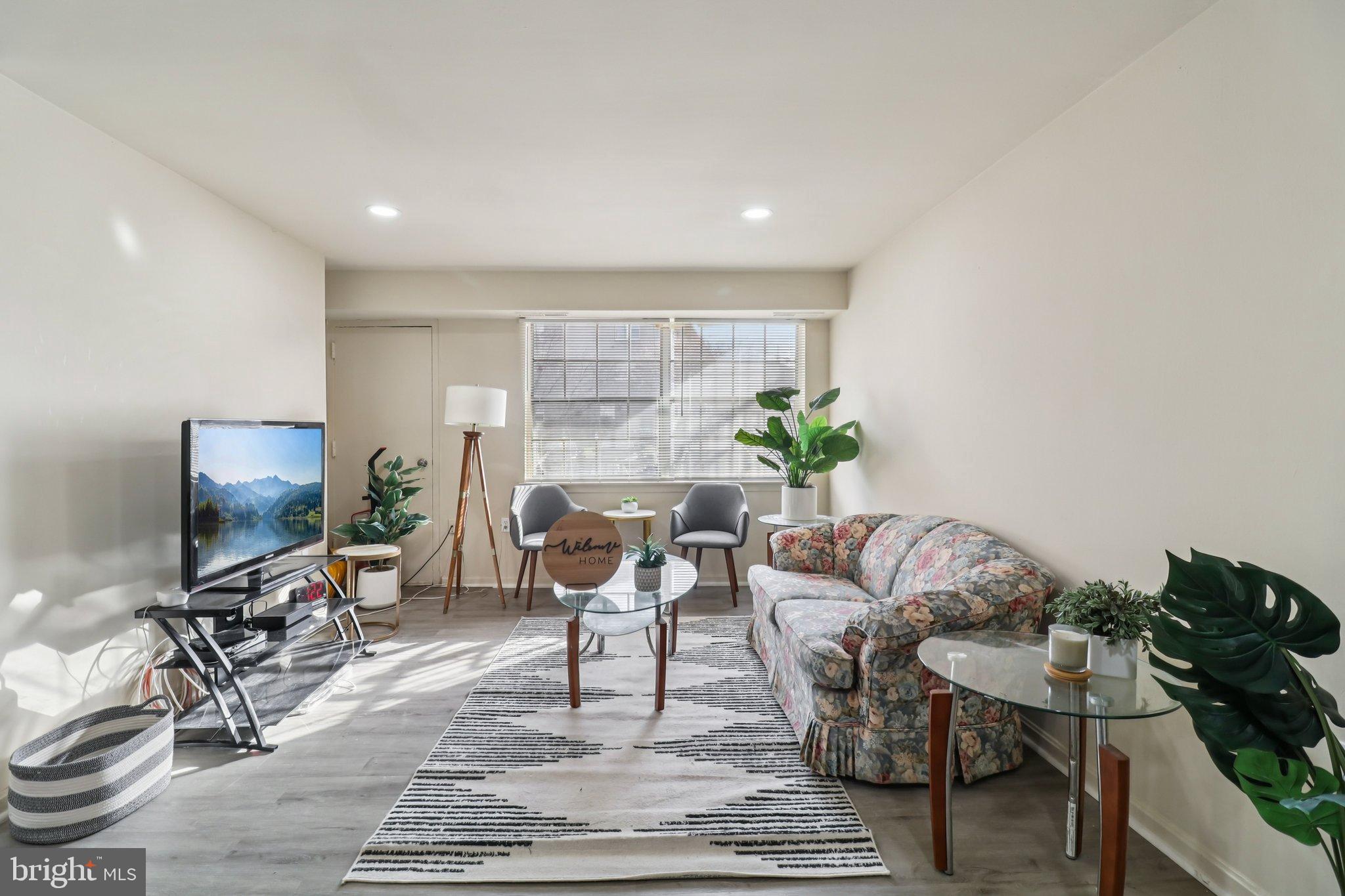 MAYFLOWER SQUARE - Residential