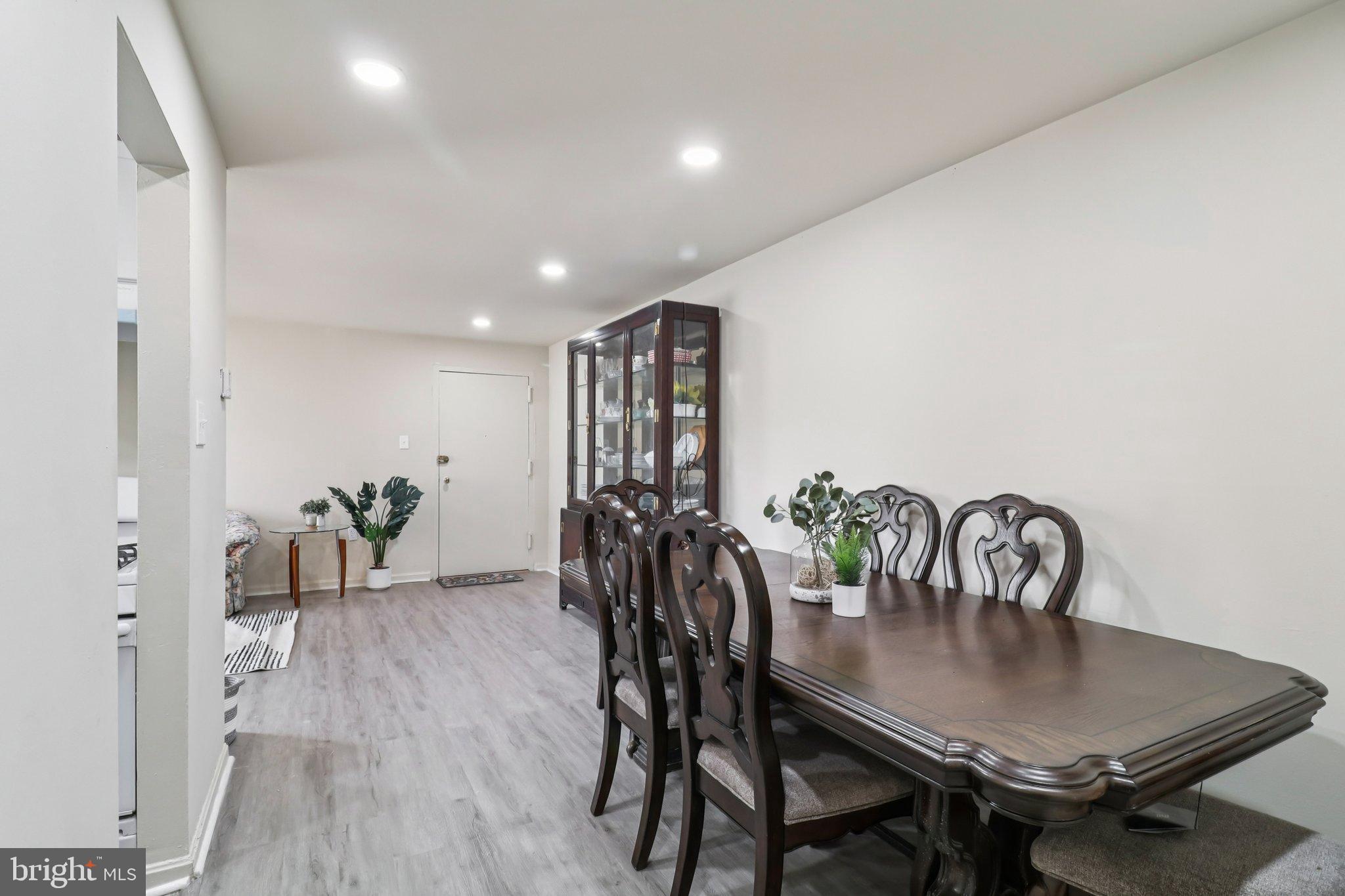 MAYFLOWER SQUARE - Residential