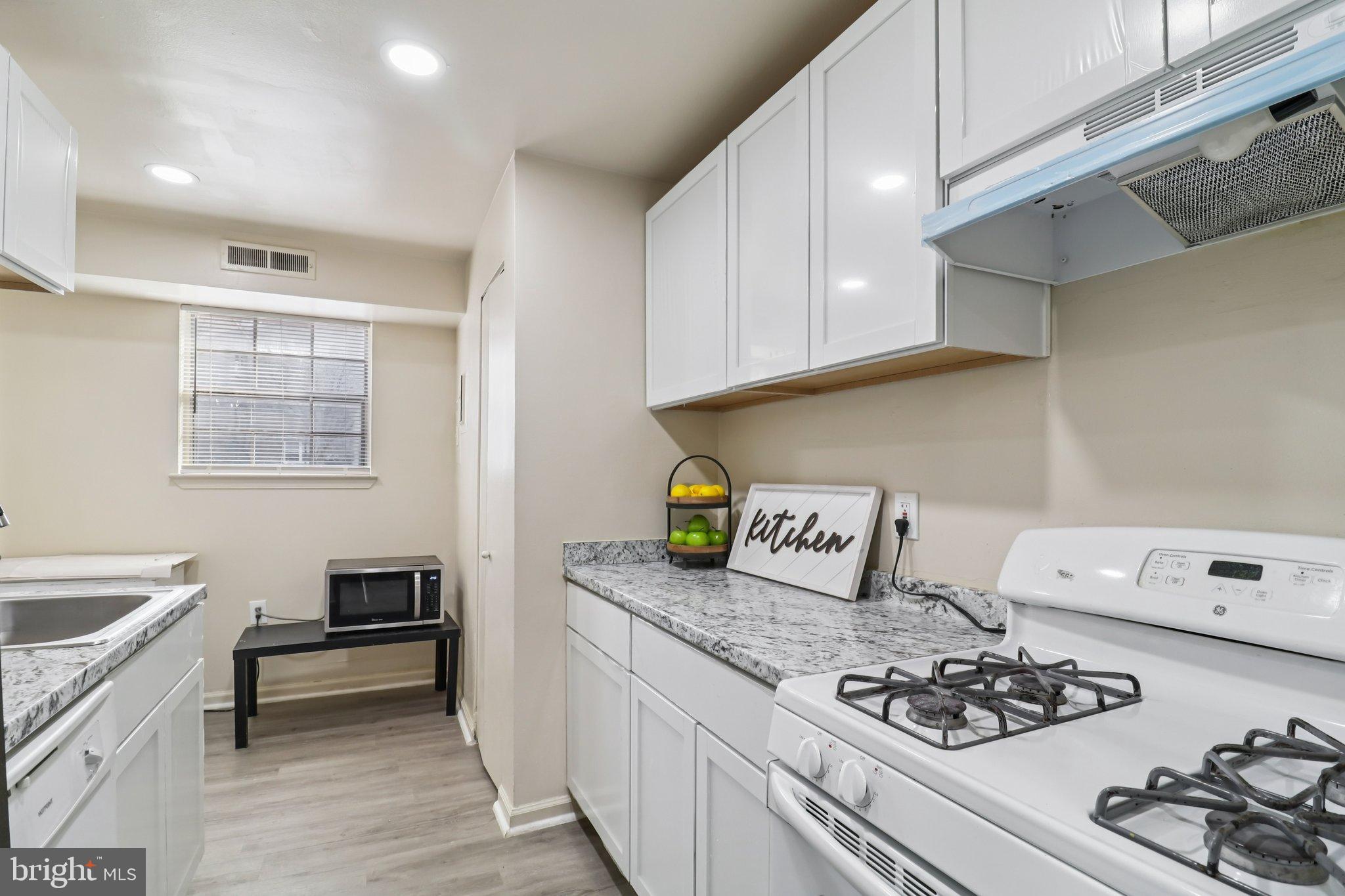 MAYFLOWER SQUARE - Residential