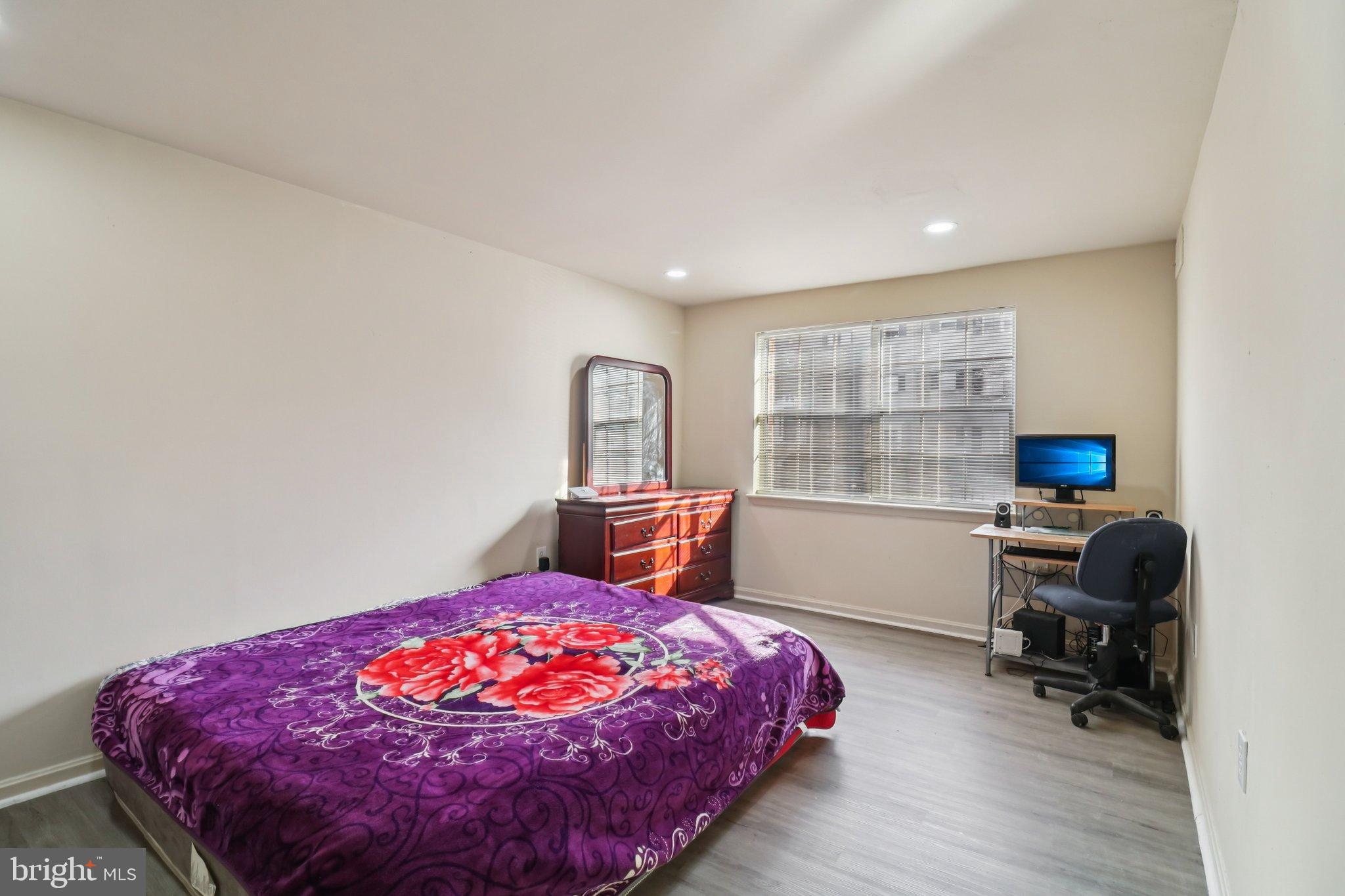 MAYFLOWER SQUARE - Residential