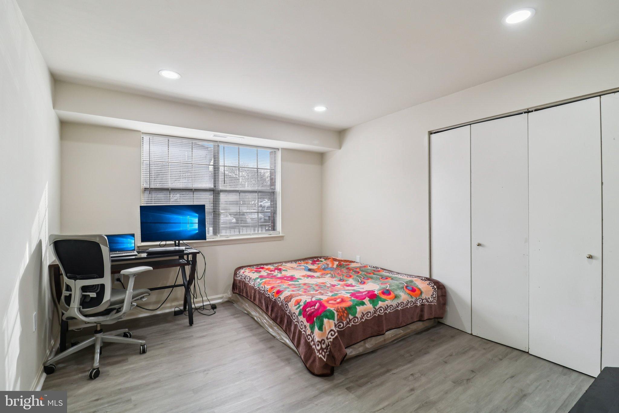 MAYFLOWER SQUARE - Residential