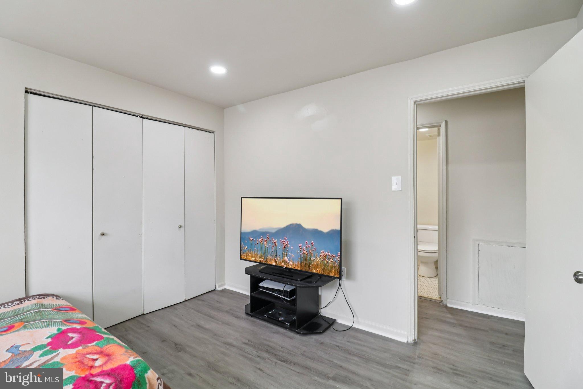 MAYFLOWER SQUARE - Residential