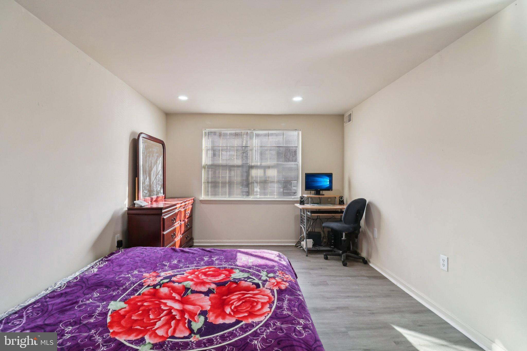 MAYFLOWER SQUARE - Residential