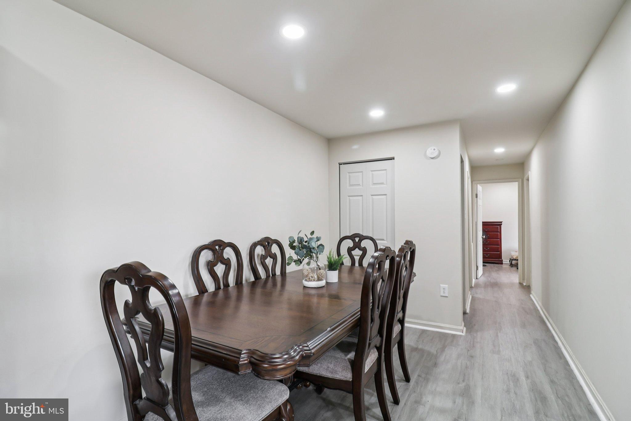 MAYFLOWER SQUARE - Residential