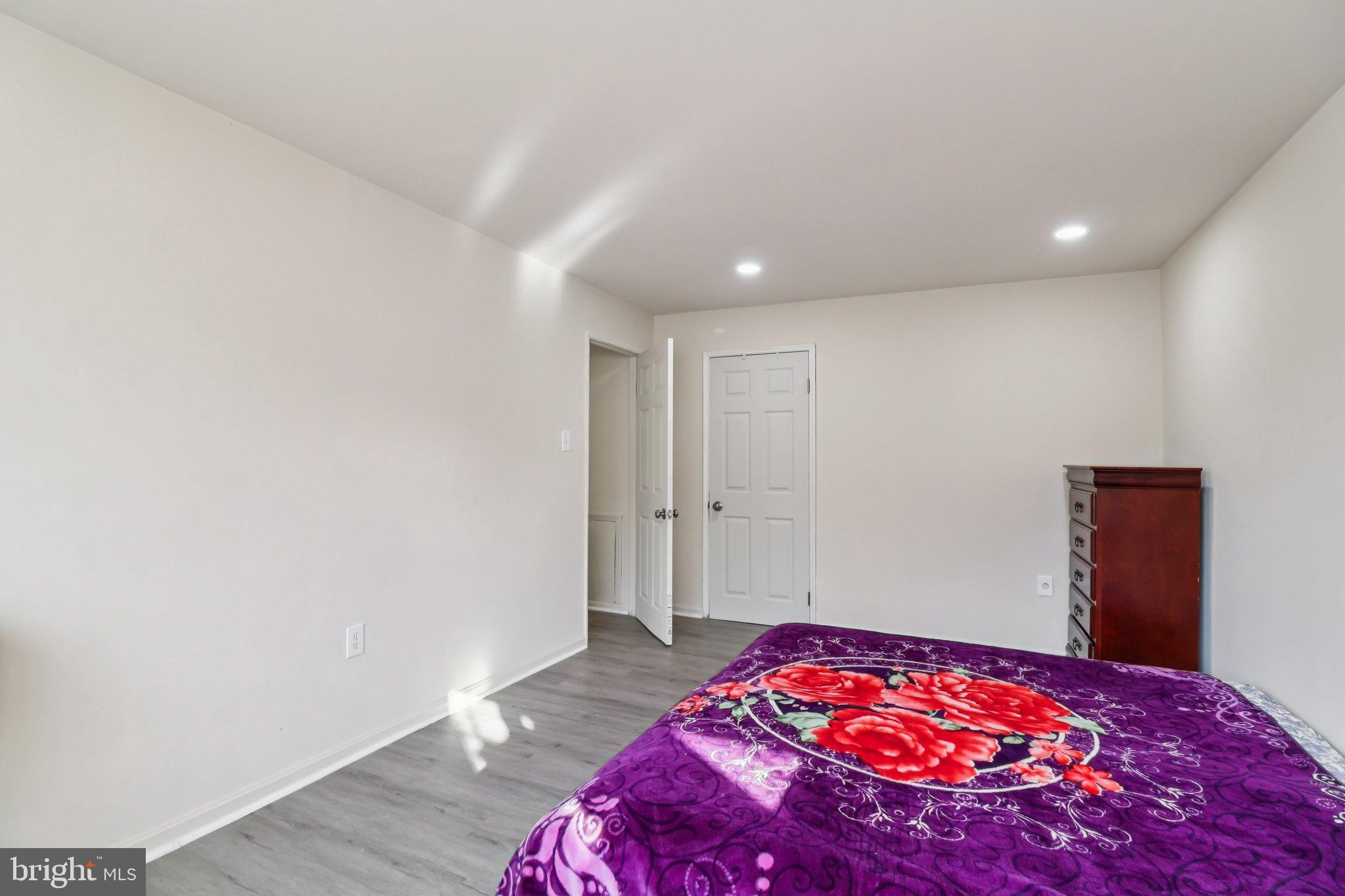 MAYFLOWER SQUARE - Residential