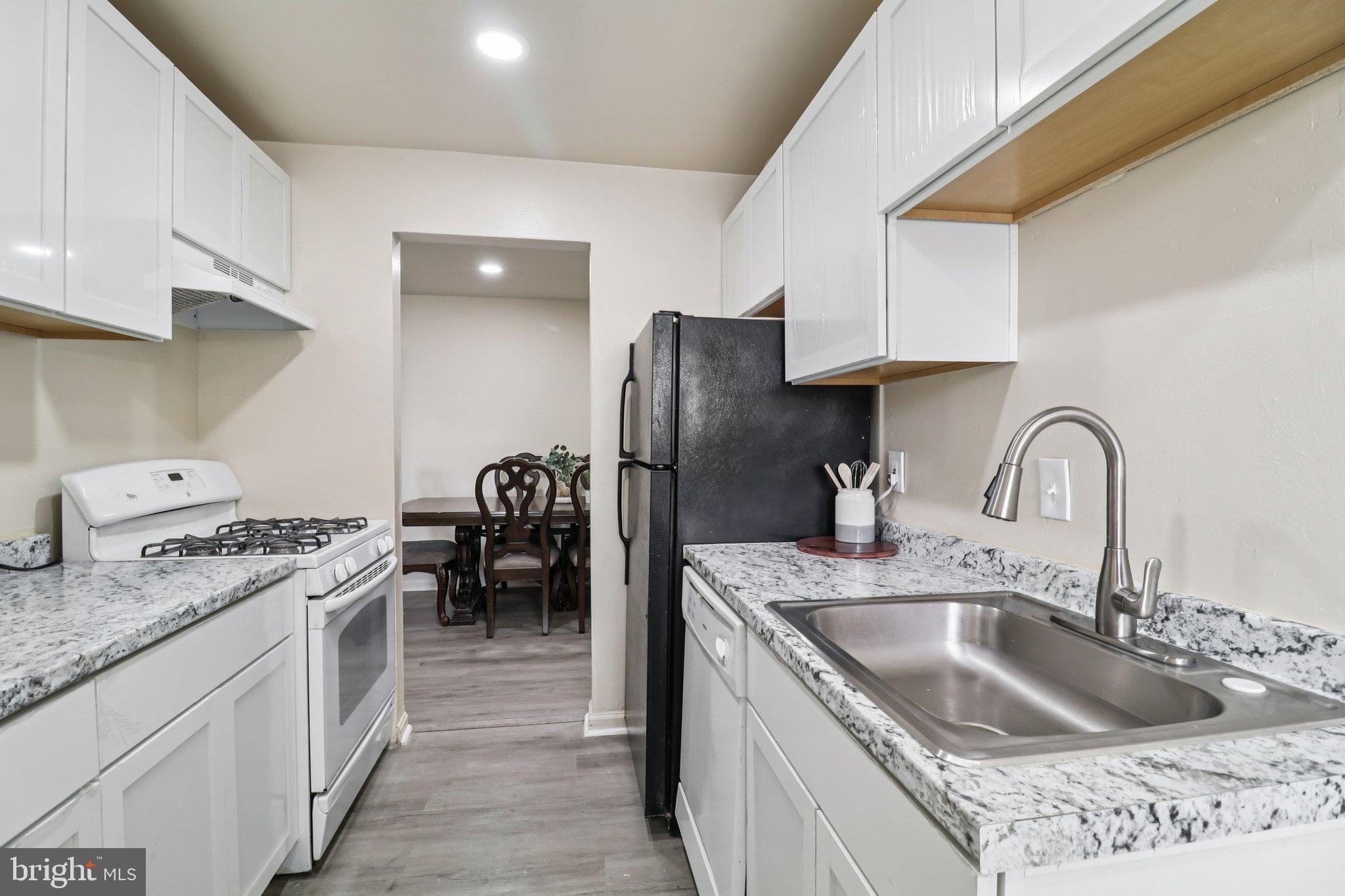 MAYFLOWER SQUARE - Residential