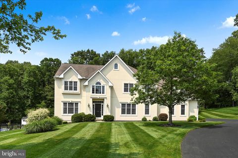 Photo of 124 Silver Drive, ELIZABETHTOWN, PA 17022 (MLS # PALA2071256)