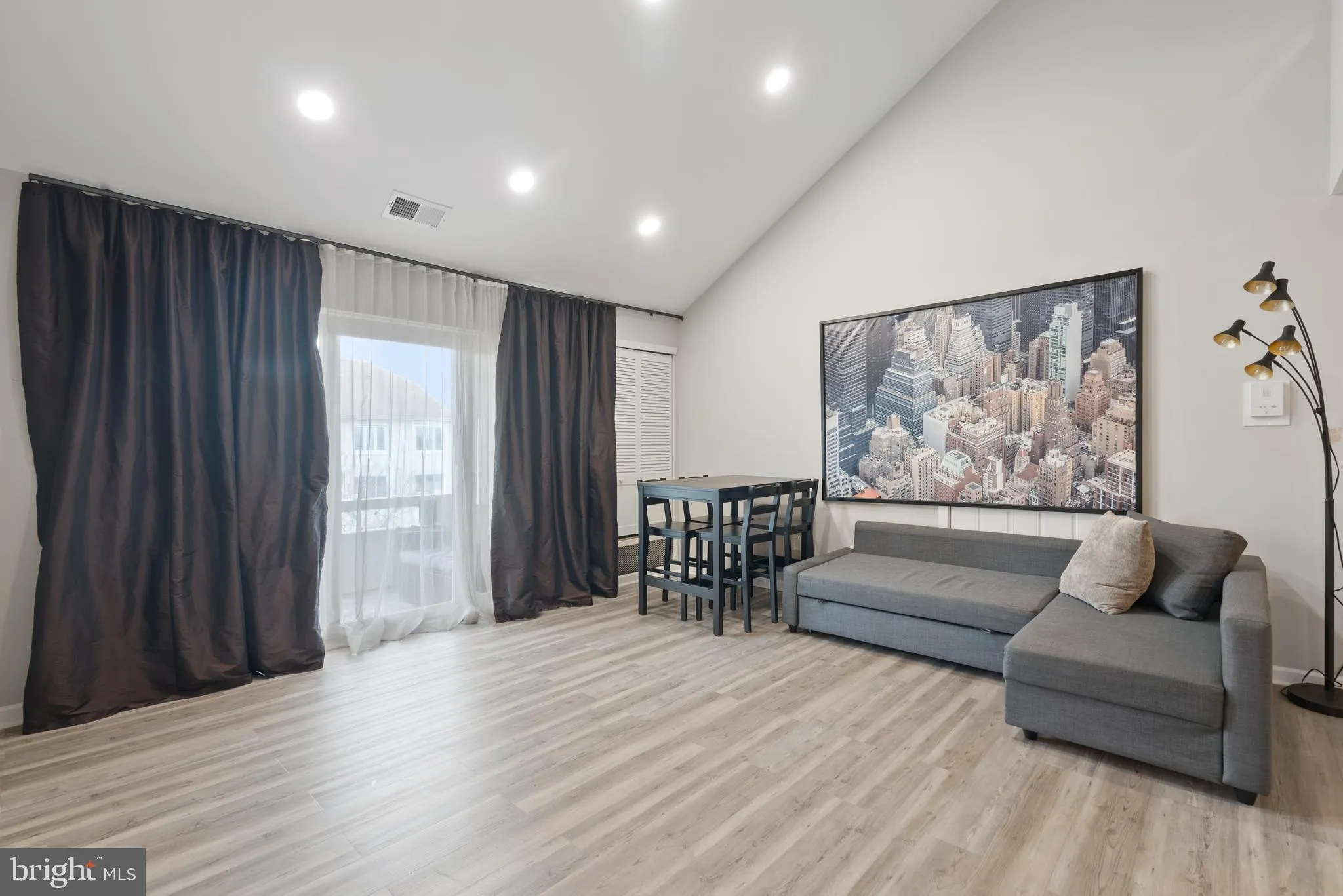Philadelphia, Pennsylvania 19114, United States, 2 Bedrooms Bedrooms, ,3 BathroomsBathrooms,Residential,Contingent,80882