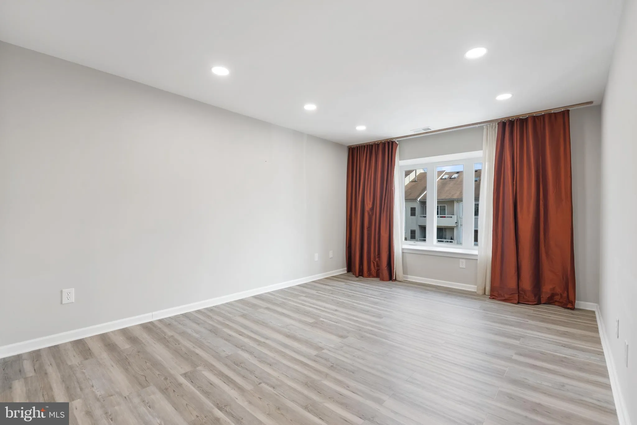 Philadelphia, Pennsylvania 19114, United States, 2 Bedrooms Bedrooms, ,3 BathroomsBathrooms,Residential,Contingent,80882