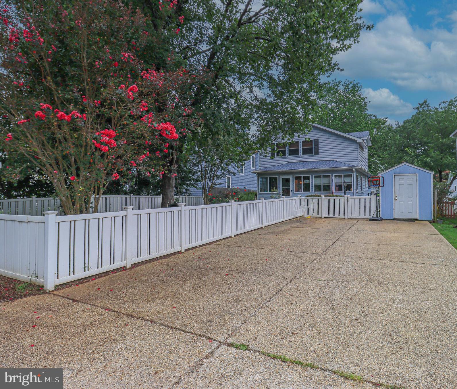 427 MAGNOLIA DRIVE
