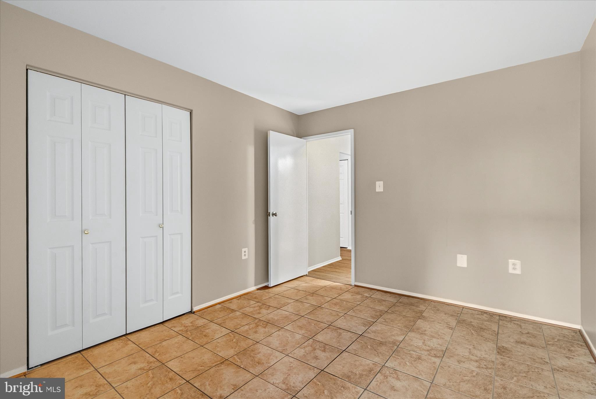 CENTER COURT - Residential