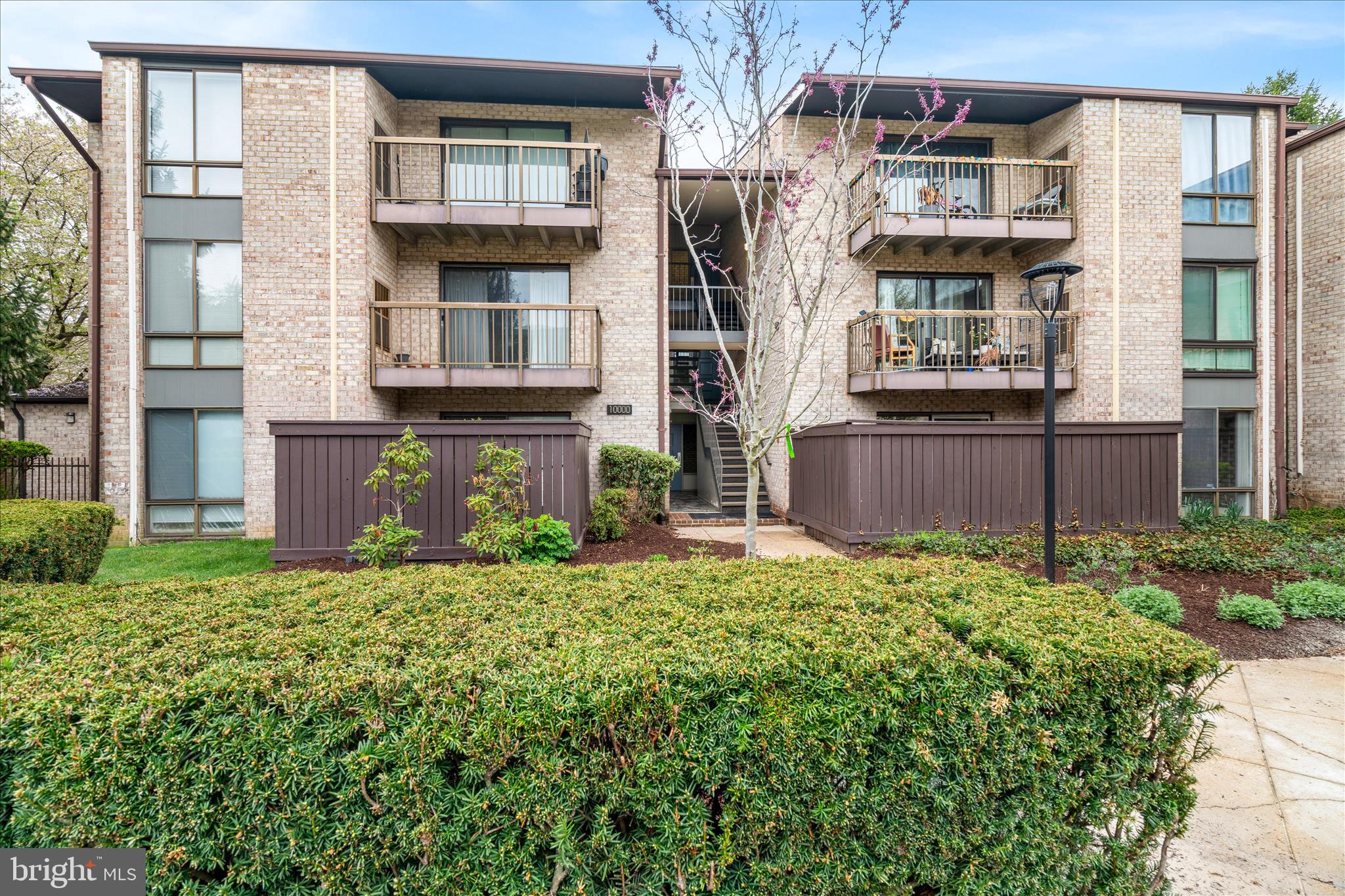 CENTER COURT - Residential