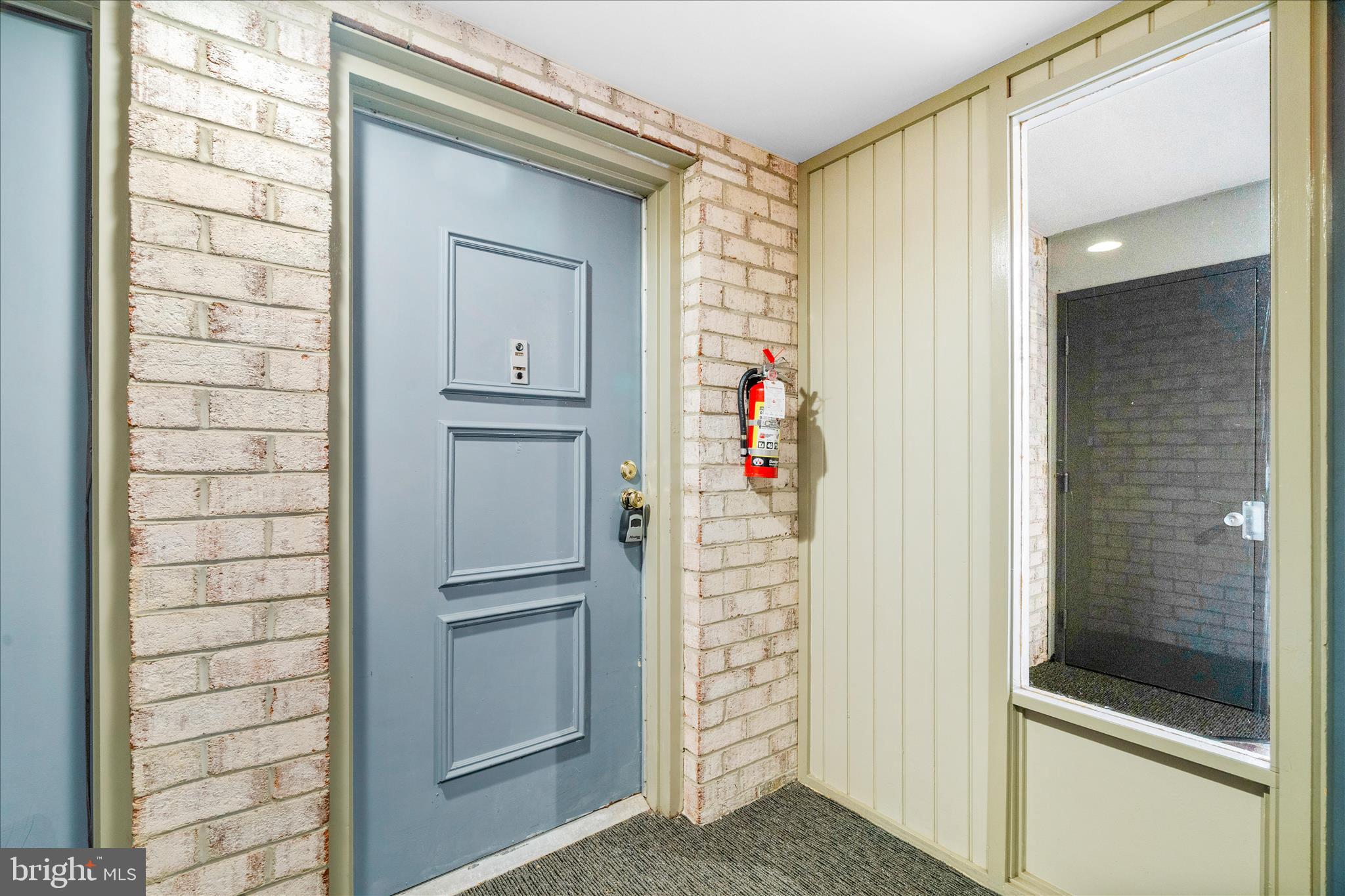 CENTER COURT - Residential