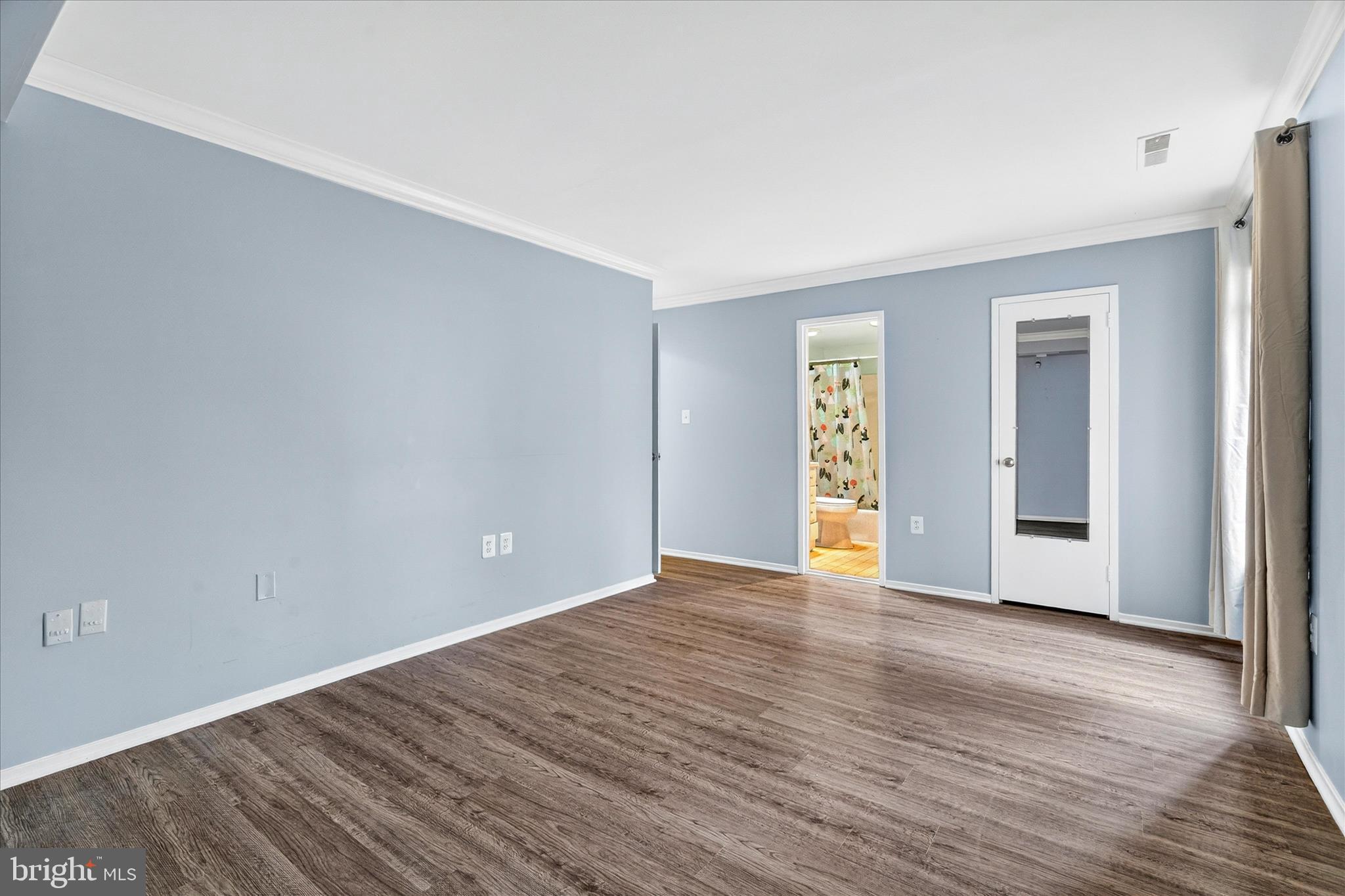 CENTER COURT - Residential