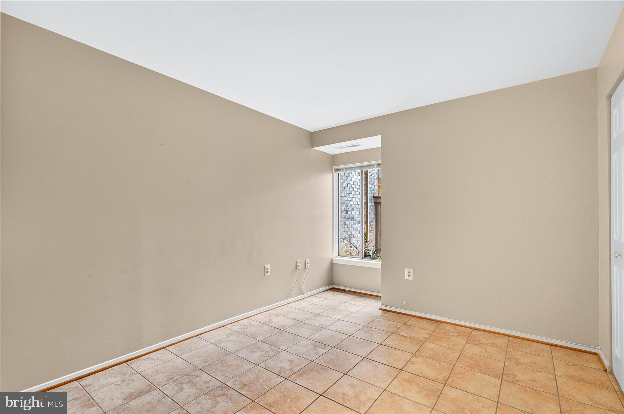 CENTER COURT - Residential