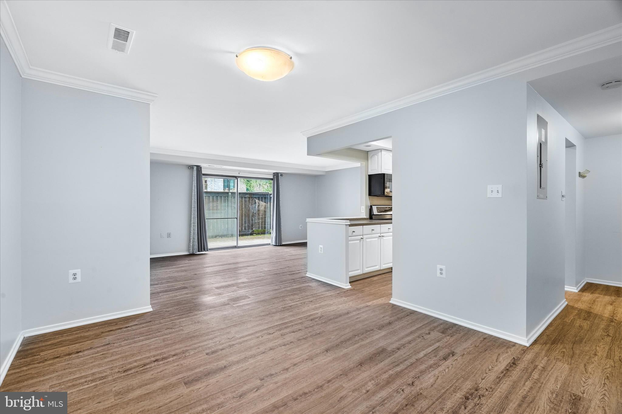 CENTER COURT - Residential