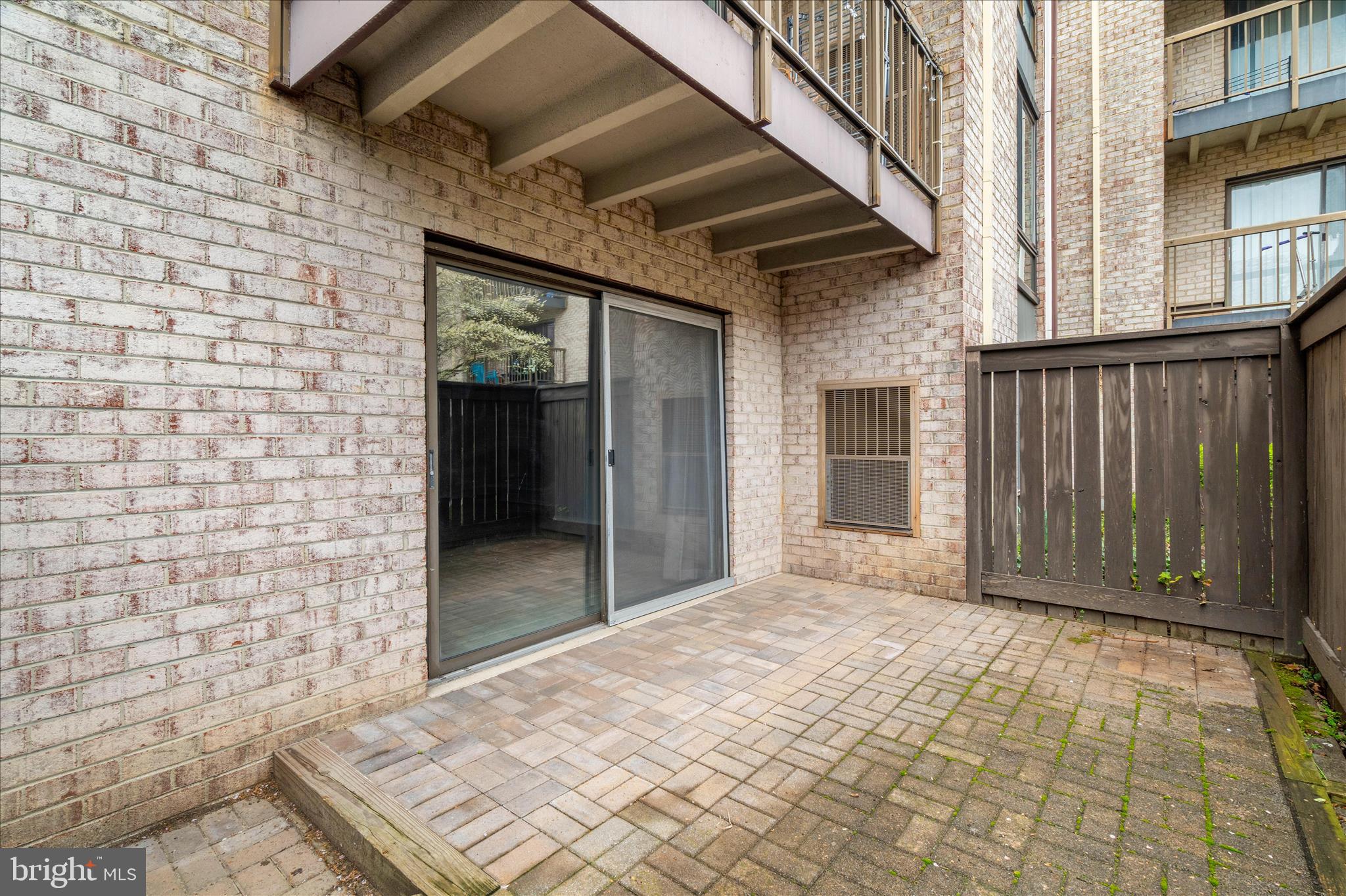 CENTER COURT - Residential