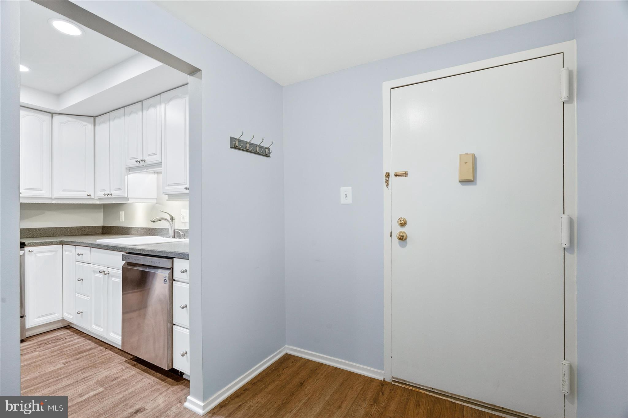 CENTER COURT - Residential