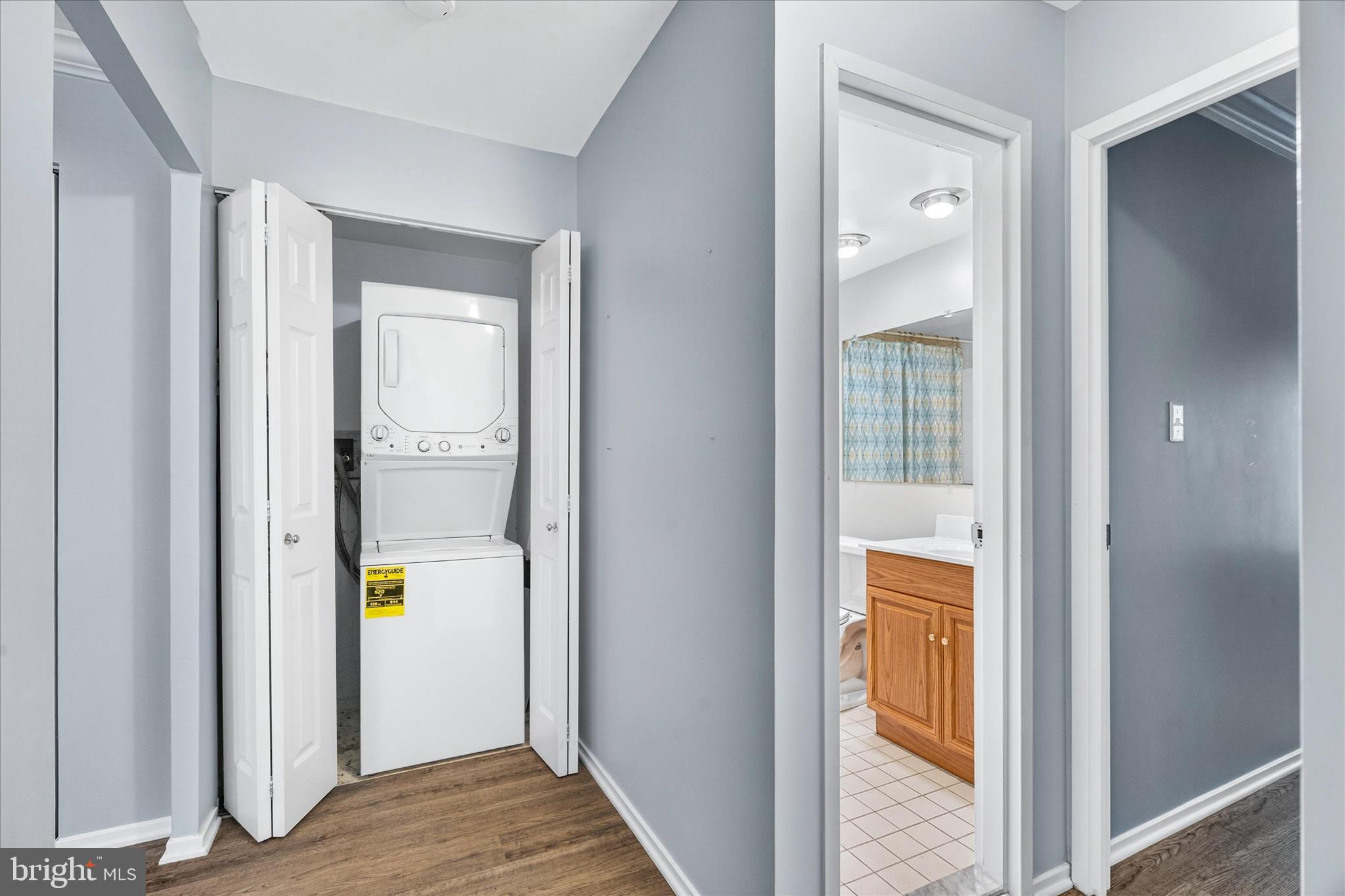 CENTER COURT - Residential