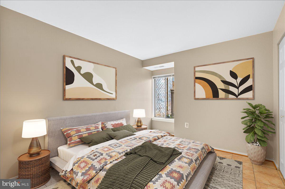 CENTER COURT - Residential