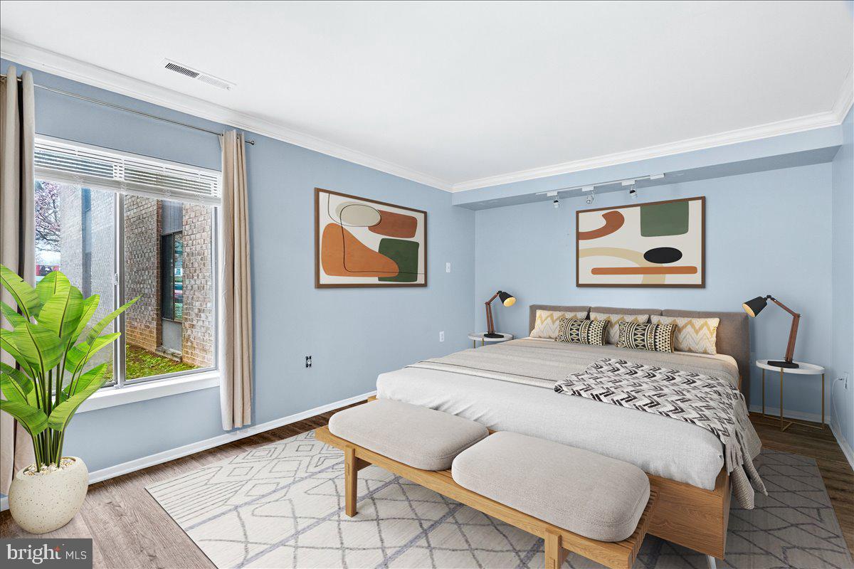 CENTER COURT - Residential