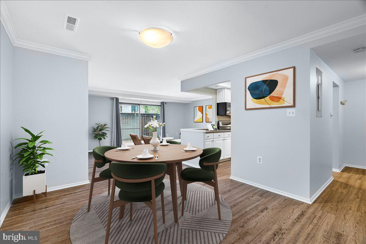 CENTER COURT - Residential