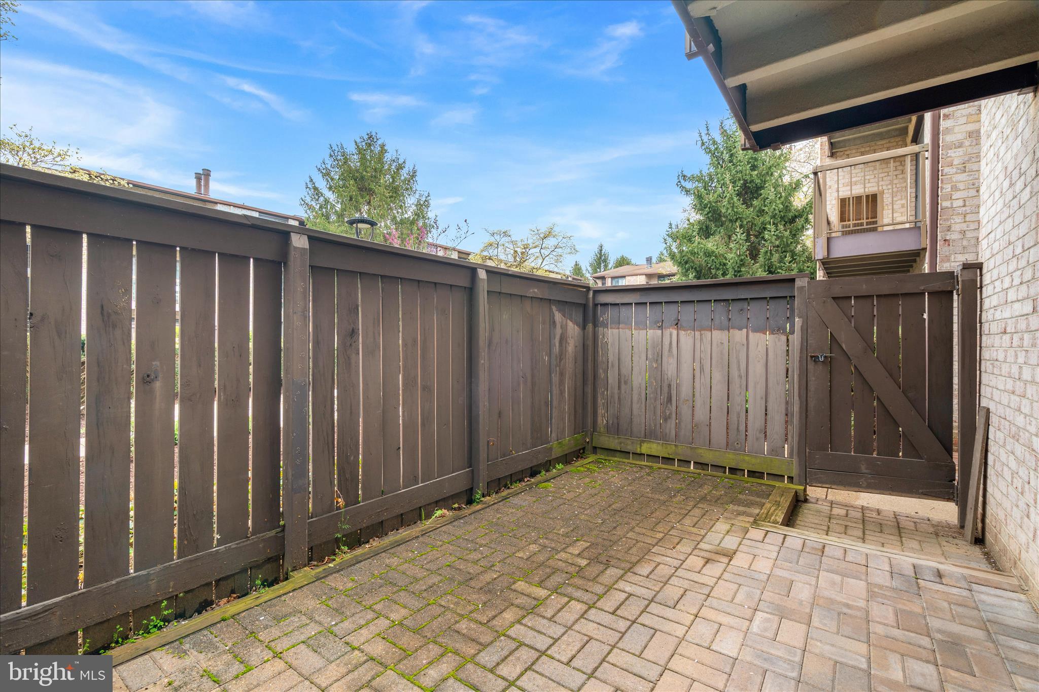 CENTER COURT - Residential