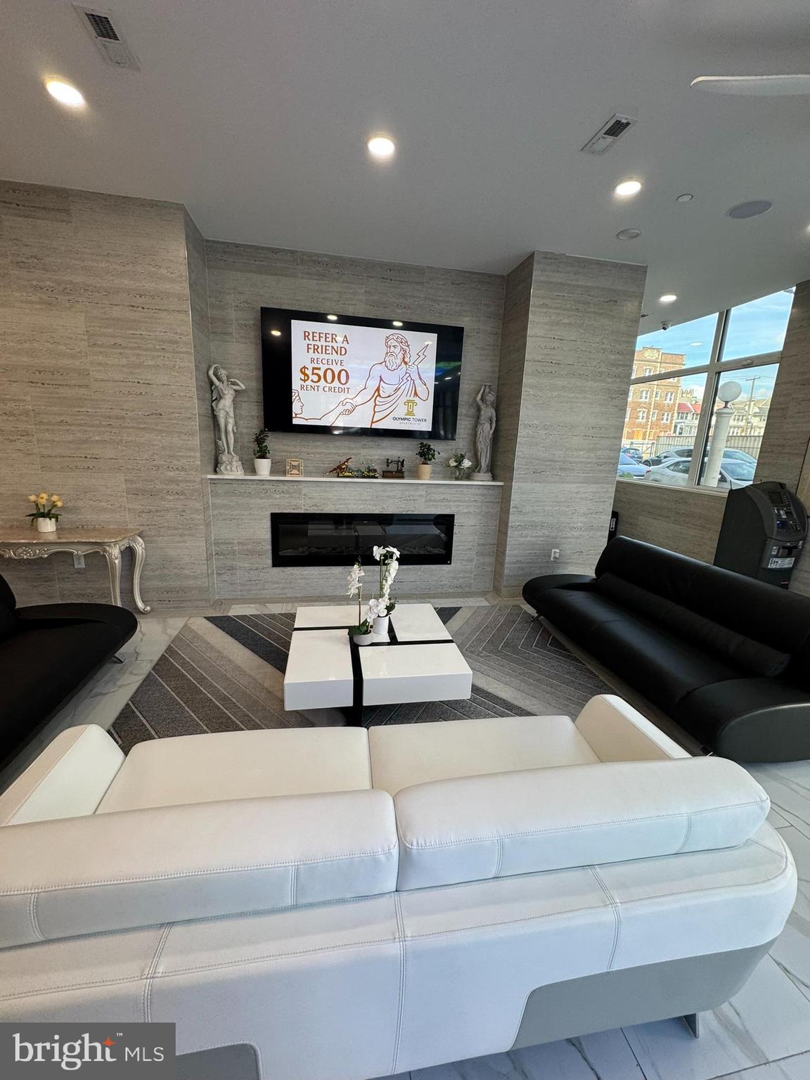 UNIVERSITY CITY - Residential Lease