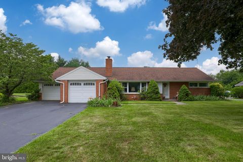 Photo of 349 MURRY HILL DR, LANCASTER, PA 17601 (MLS # PALA2037152)