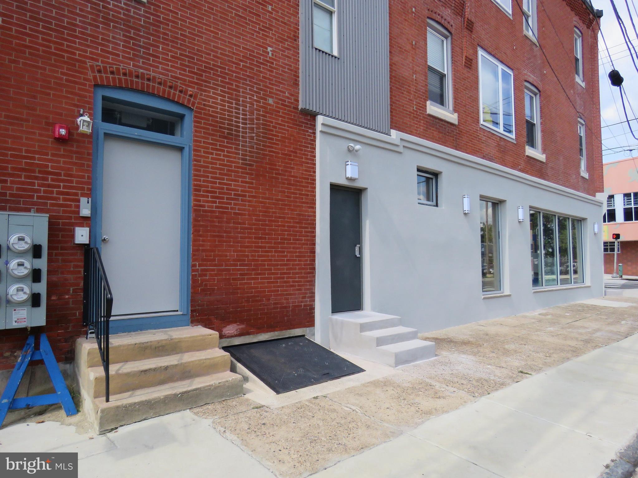 This is a beautiful 3 bedroom, 2 bathroom apartment located near Drexel University in the Powelton Village neighborhood of Philadelphia.
Upon entering, you have a homey common space, including the including the dining room/kitchen with access to the bedrooms when you walk in on the 2nd floor. It features wall to wall hardwood flooring, a video intercom system, and an in-unit washer/dryer. The kitchen has stainless steel appliances including a microwave and dishwasher, and granite counter tops. The bedrooms are located on the sides of the unit and are fully hardwood floored and have ample closet space. The newly renovated bathroom is fully tiled with a tub/shower and under-the-sink storage.
There is a shared rooftop deck.
There is a washer/dryer located in the unit.
There is free wifi for the building.
This unit has Central AC.
This property is located very close to Center City, I-76, Art Museum, Kelly Drive, Drexel University, and U Penn.