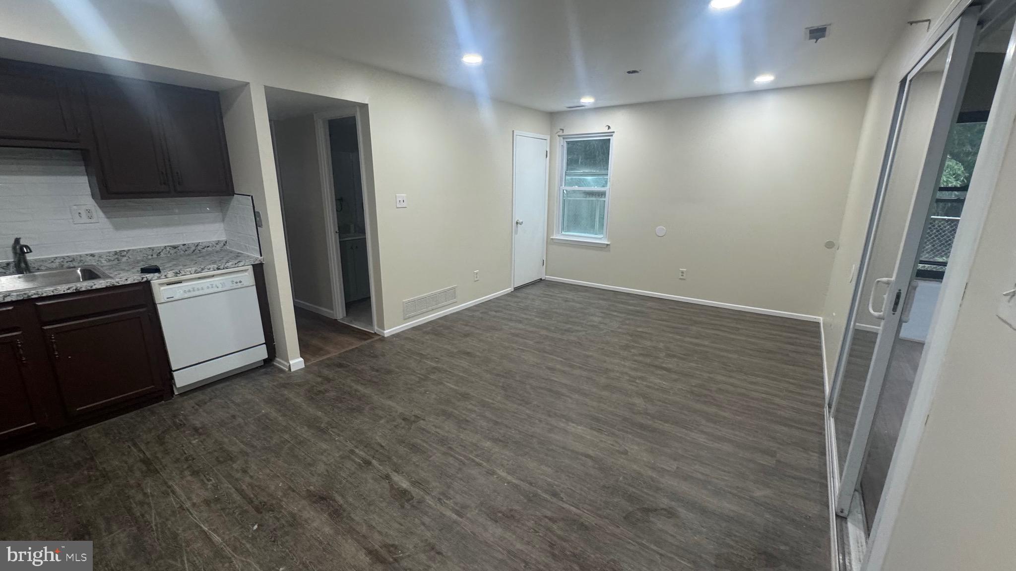 HOLLYBROOKE - Residential Lease