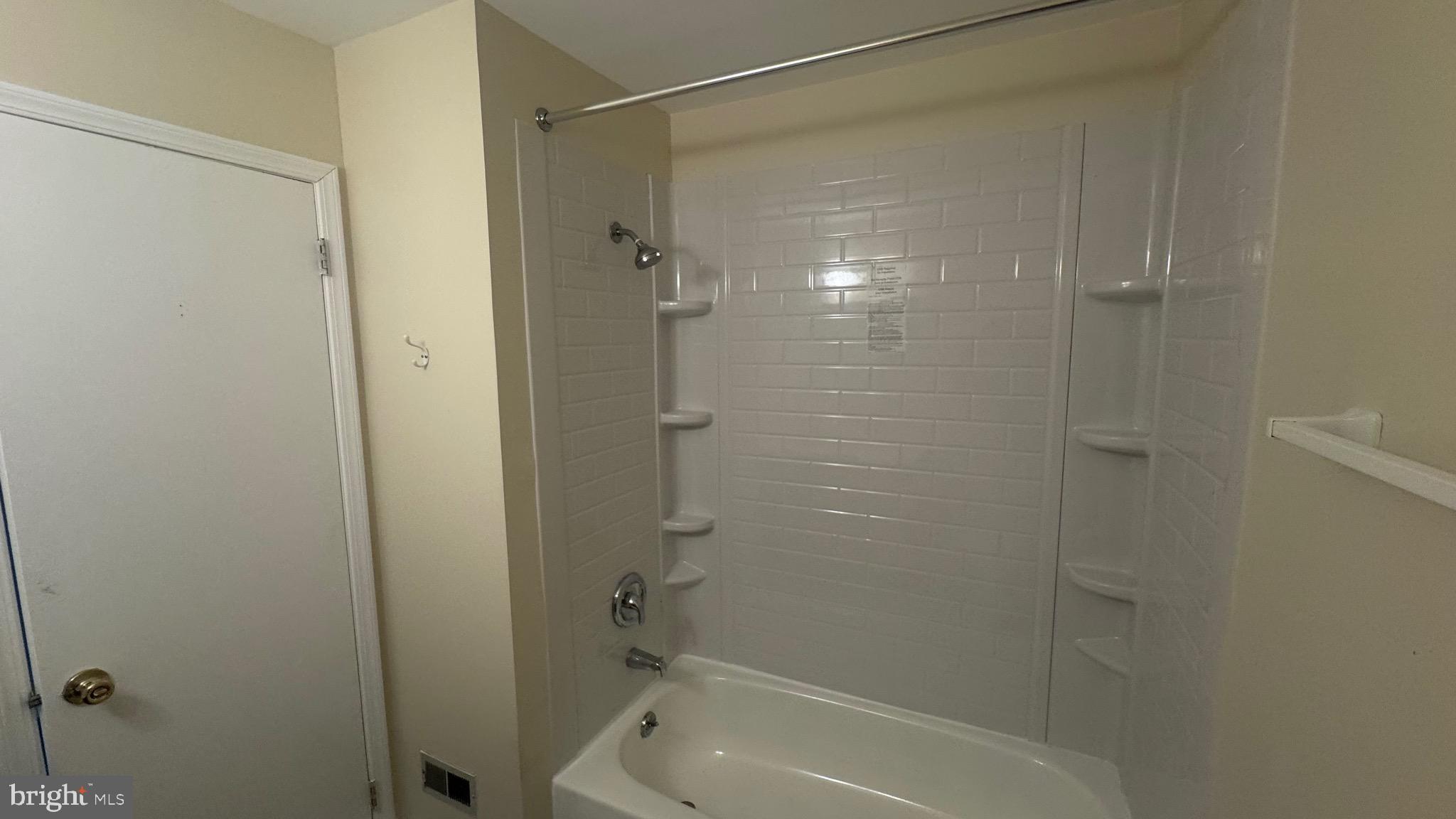 HOLLYBROOKE - Residential Lease