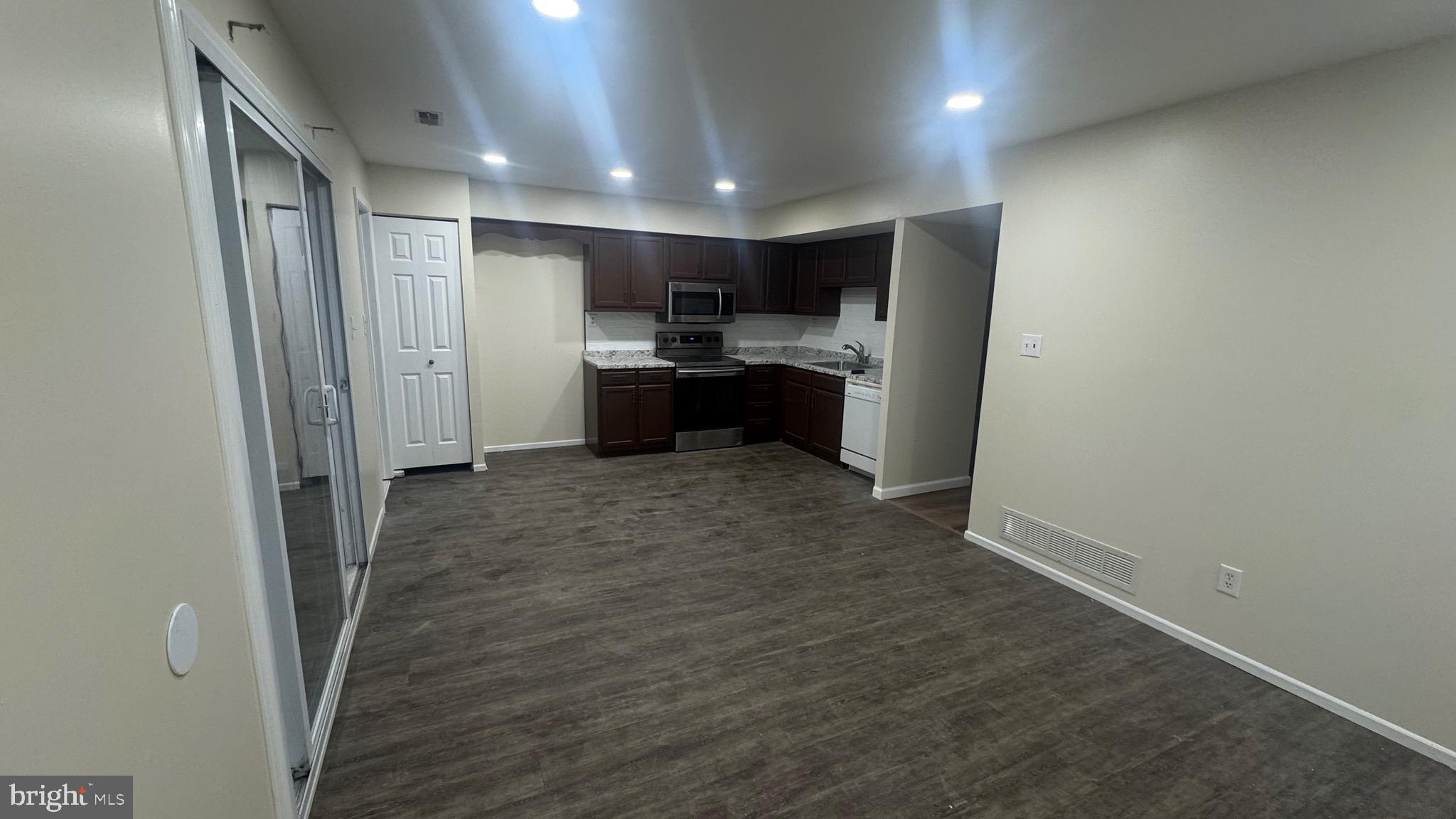 HOLLYBROOKE - Residential Lease