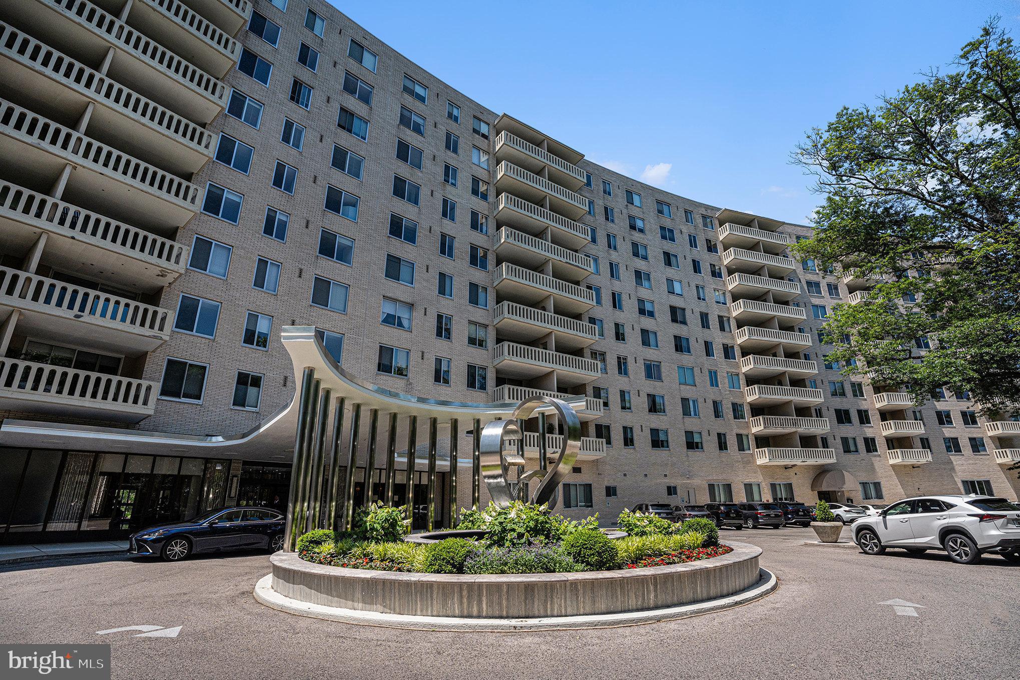 New listing in Lower Merion! Spacious 2-bedroom, 2-bathroom, 1728 sq. ft. condo at 191 Presidential Condominiums, a premier full-service, doorman building in Bala Cynwyd. This 2nd-floor end-unit boasts expansive windows that flood the space with natural light and showcase lovely views. Enjoy features such as the balcony for outdoor relaxation, neutral paint throughout, a primary bathroom with stall shower, a bright eat-in kitchen and ample closets and built-ins throughout the condo. The luxurious 191 Presidential Condominiums offers concierge service, 24/7 security, maintenance, valet, and friendly porters. Residents enjoy an outdoor pool, tennis court, and state-of-the-art fitness center. Conveniently located just outside Philadelphia, this well-maintained condo is in great condition with room for your personal updates.
3.7s