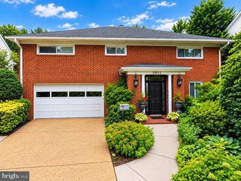Photo of 6801 Old Chesterbrook Road, MCLEAN, VA 22101 (MLS # VAFX2346370)