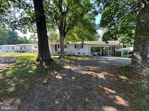 Homes For Sale - 1056 Boyds Lane<br/> Bedford County, MONETA, VA 24121