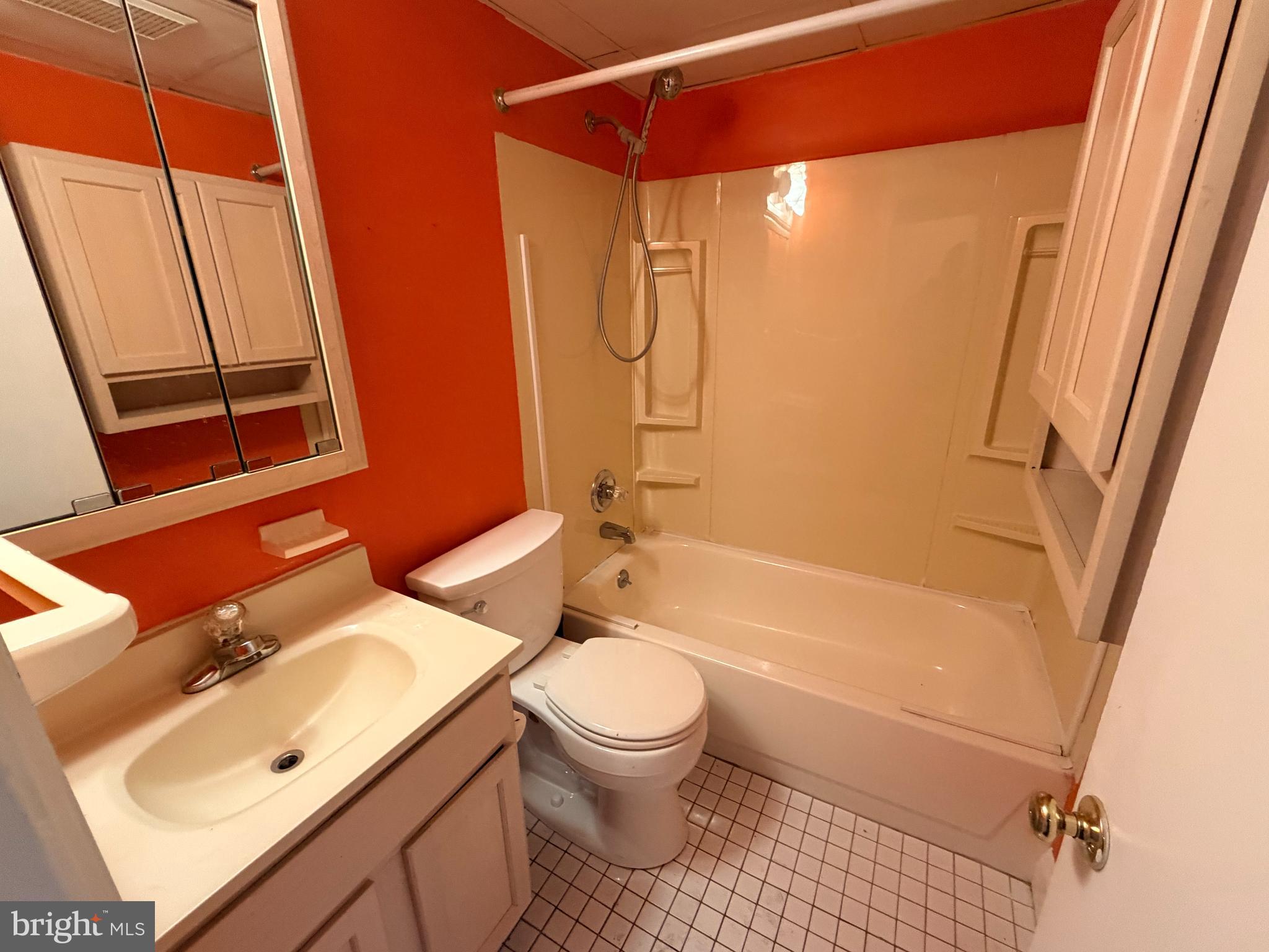 ASTON ARMS - Residential