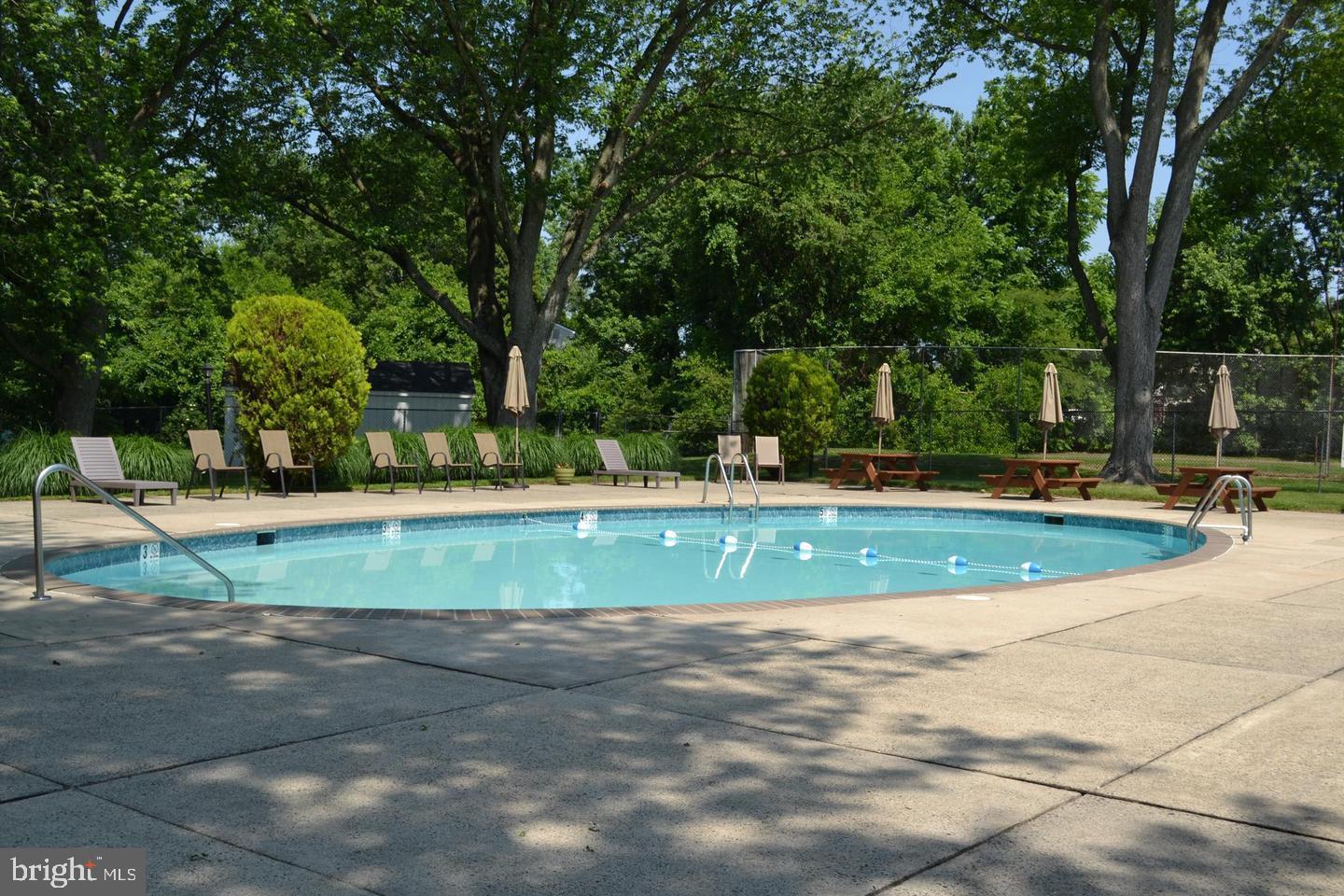 ASTON ARMS - Residential