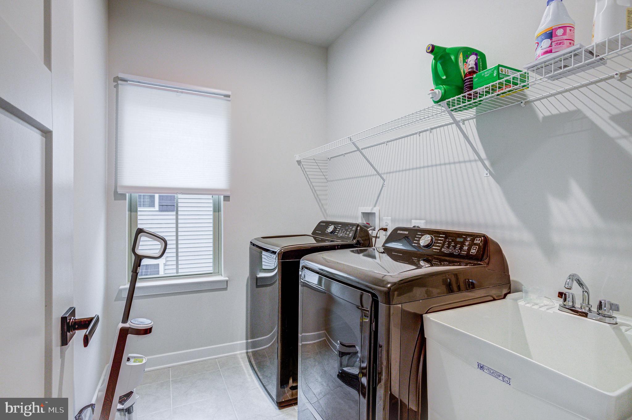 OAKDALE VILLAGE - Residential