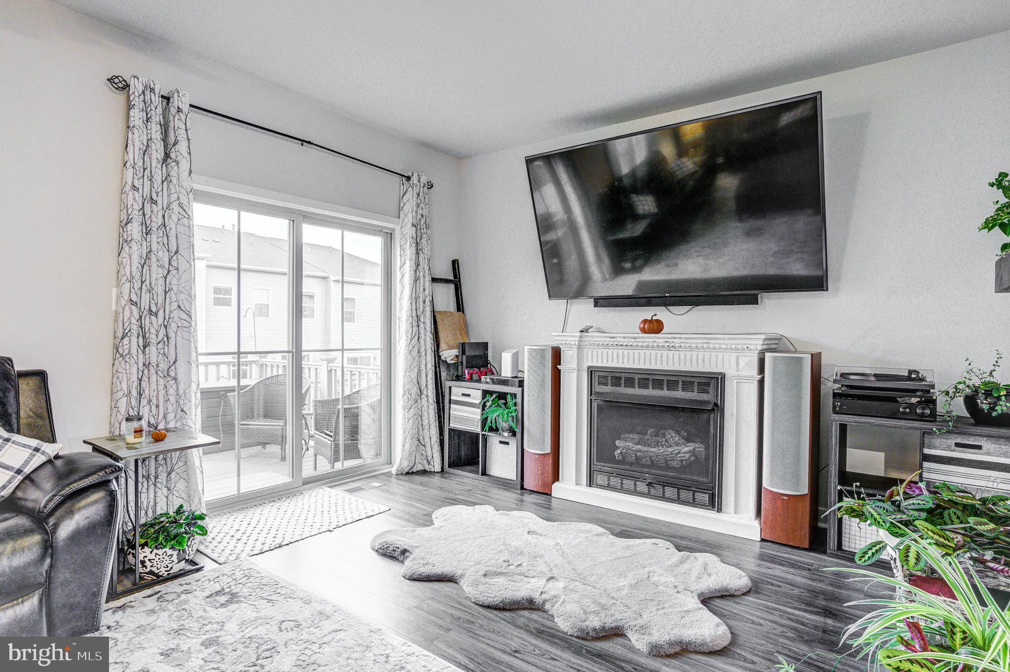 OAKDALE VILLAGE - Residential