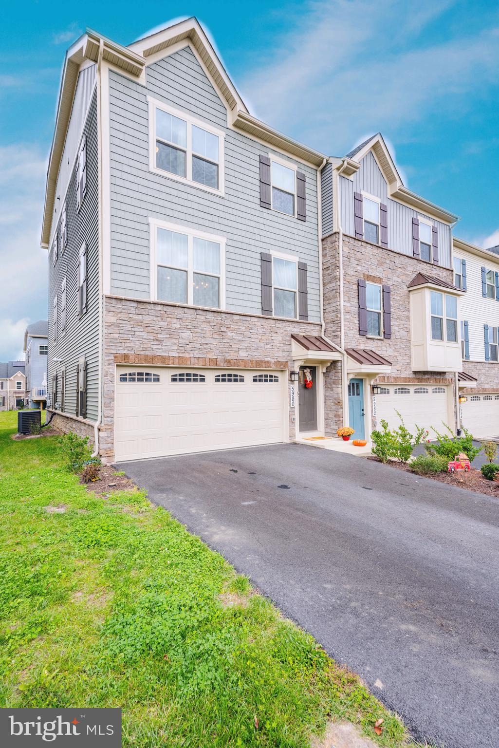 OAKDALE VILLAGE - Residential