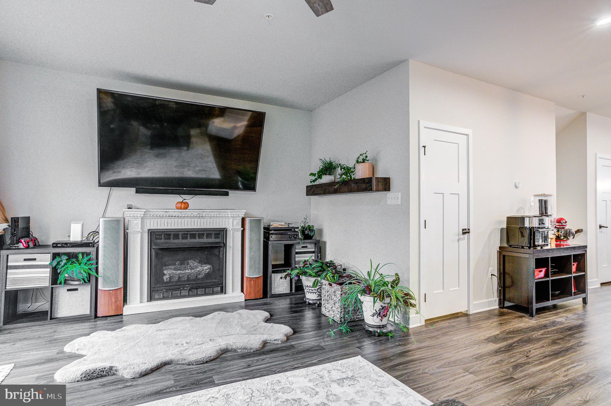 OAKDALE VILLAGE - Residential