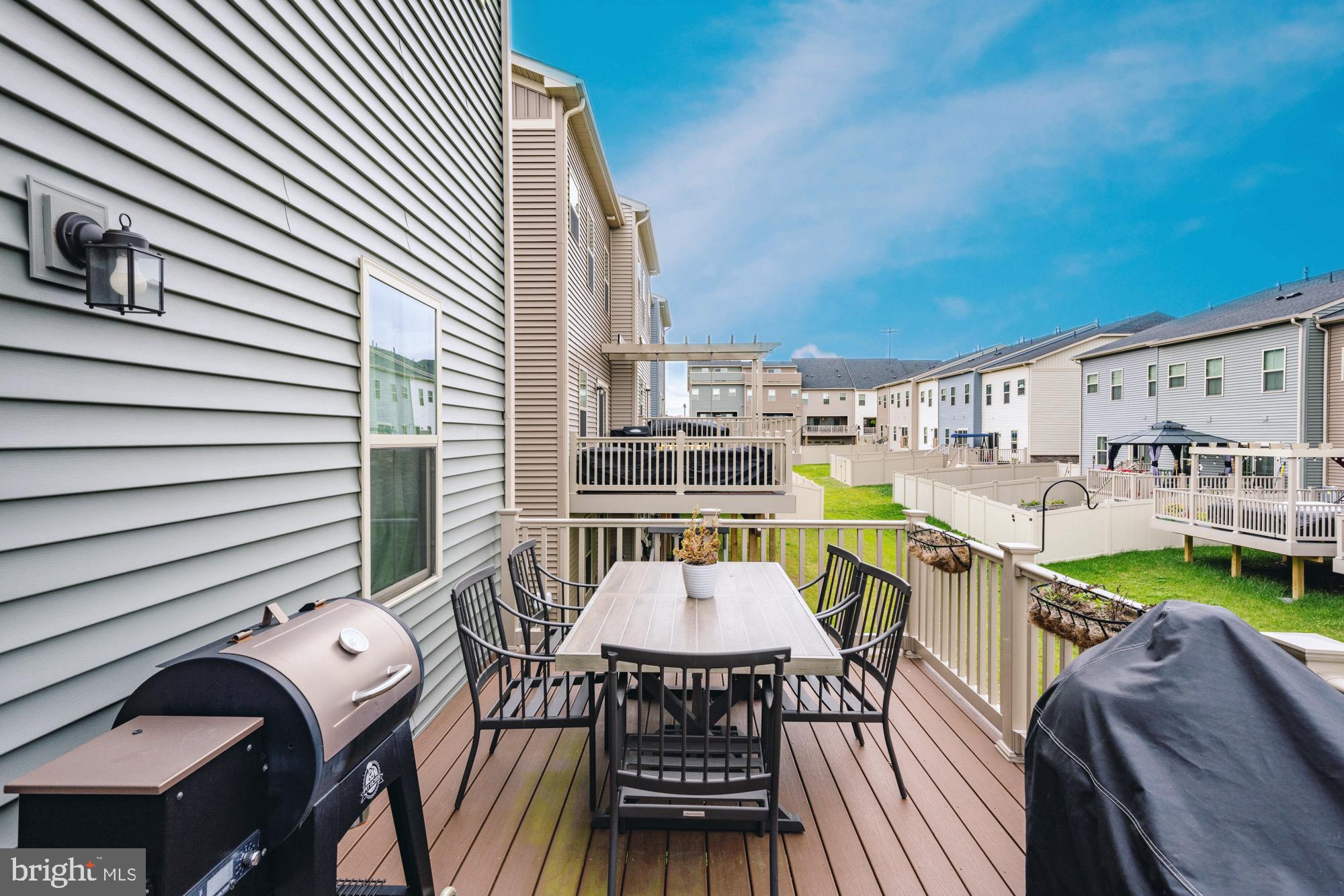 OAKDALE VILLAGE - Residential