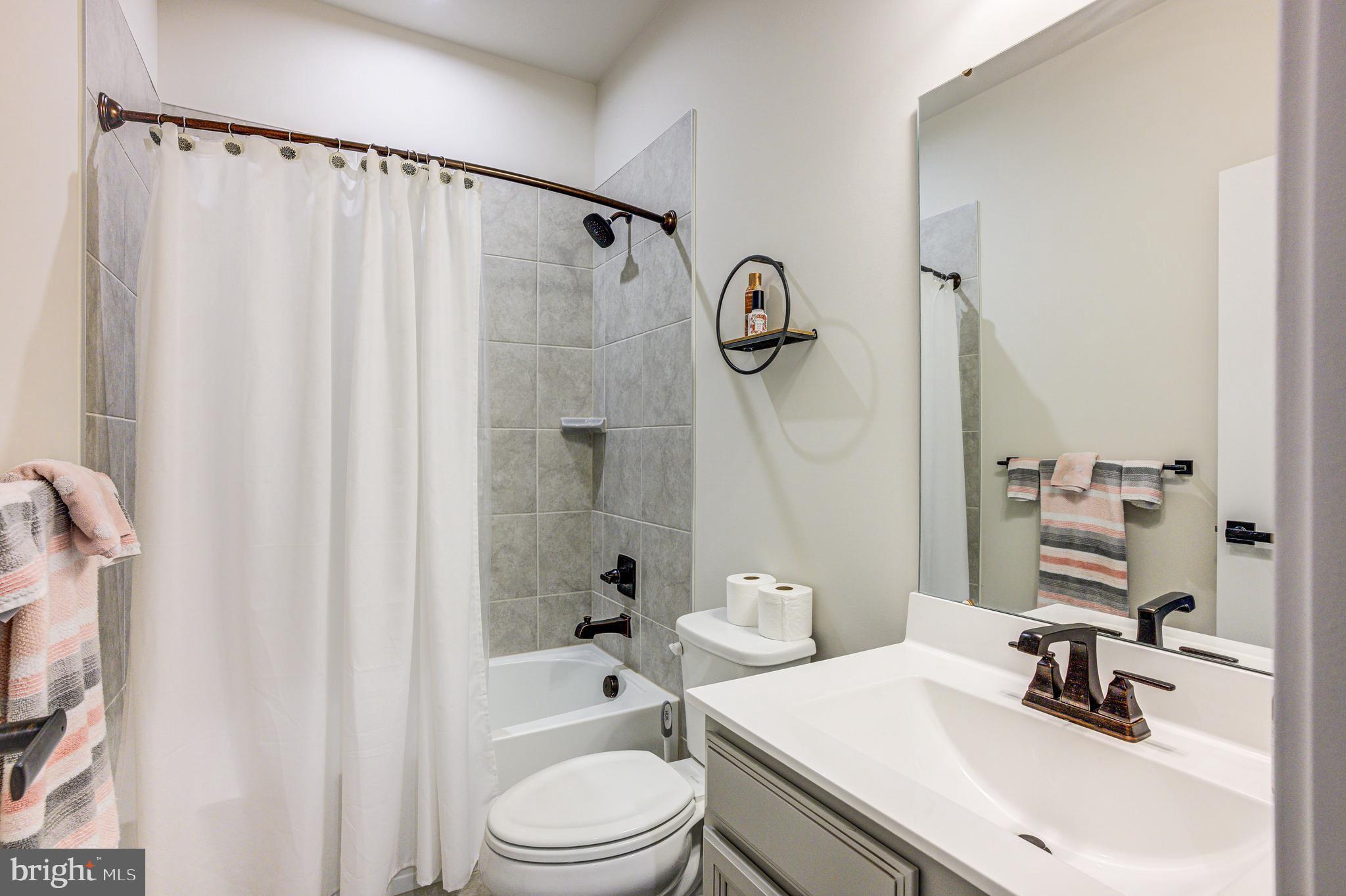 OAKDALE VILLAGE - Residential