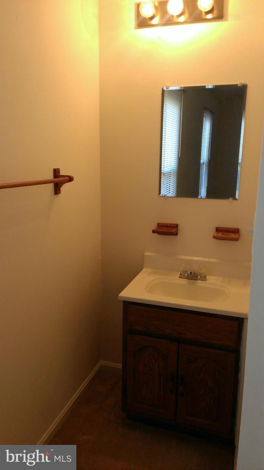 HUNTING QUARTERS - Residential Lease