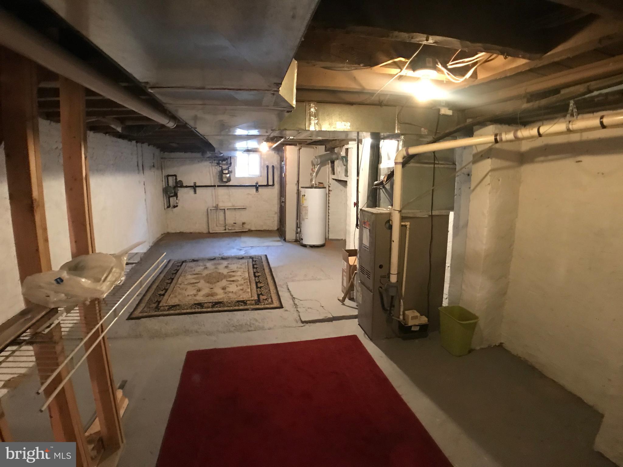 HOLLINS MARKET - Residential Lease